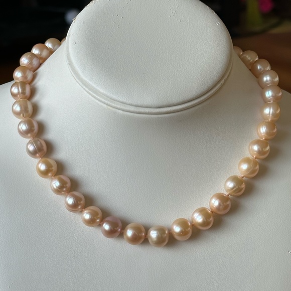10 - 11mm Cultured NATURAL Peach Pearls - HAND KNOTTED - 16 1/2 Inches - Picture 1 of 11